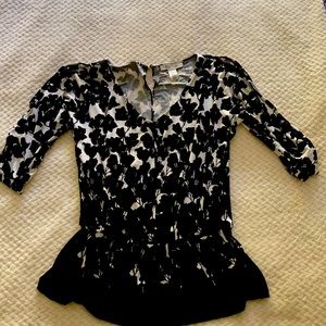 Black and white flower top